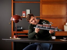 LEGO 10277 картинка 7