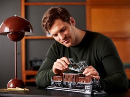 LEGO 10277 картинка 8