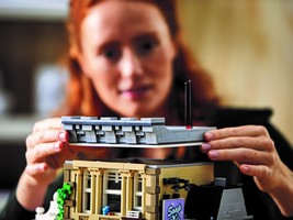 LEGO 10278 картинка 17 LEGO 10278 картинка 17