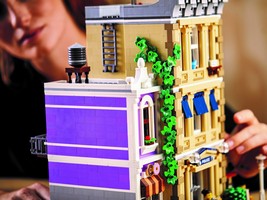 LEGO 10278 картинка 21 LEGO 10278 картинка 21