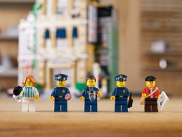 LEGO 10278 картинка 24 LEGO 10278 картинка 24
