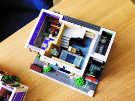 LEGO 10278 картинка 27 LEGO 10278 картинка 27
