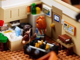 LEGO 10292 картинка 13