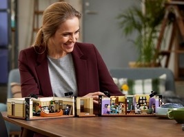 LEGO 10292 картинка 24