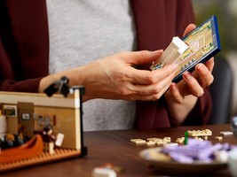 LEGO 10292 картинка 28