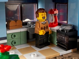 LEGO 10293 картинка 11 LEGO 10293 картинка 11