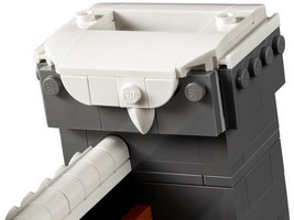 LEGO 10293 картинка 5 LEGO 10293 картинка 5