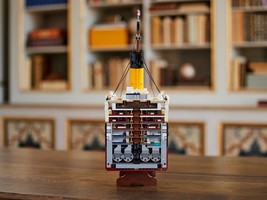 LEGO 10294 картинка 15 LEGO 10294 картинка 15