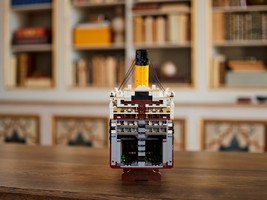 LEGO 10294 картинка 17 LEGO 10294 картинка 17