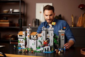 LEGO 10305 картинка 5