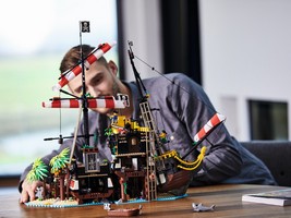 LEGO 21322 картинка 16 LEGO 21322 картинка 16