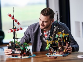 LEGO 21322 картинка 18 LEGO 21322 картинка 18