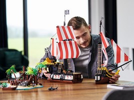 LEGO 21322 картинка 19 LEGO 21322 картинка 19