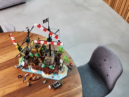 LEGO 21322 картинка 27 LEGO 21322 картинка 27